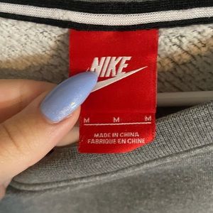 size medium grey nike crew neck